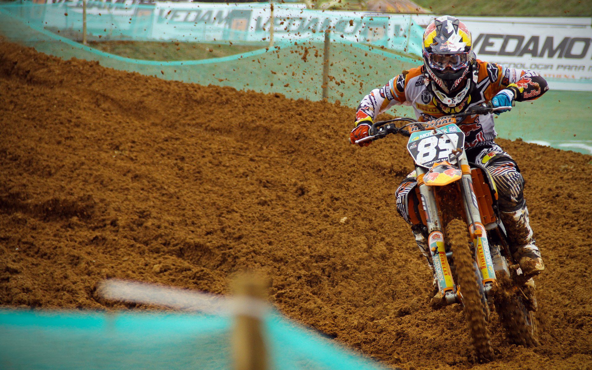 PSG战术反复调整难以找到突破口