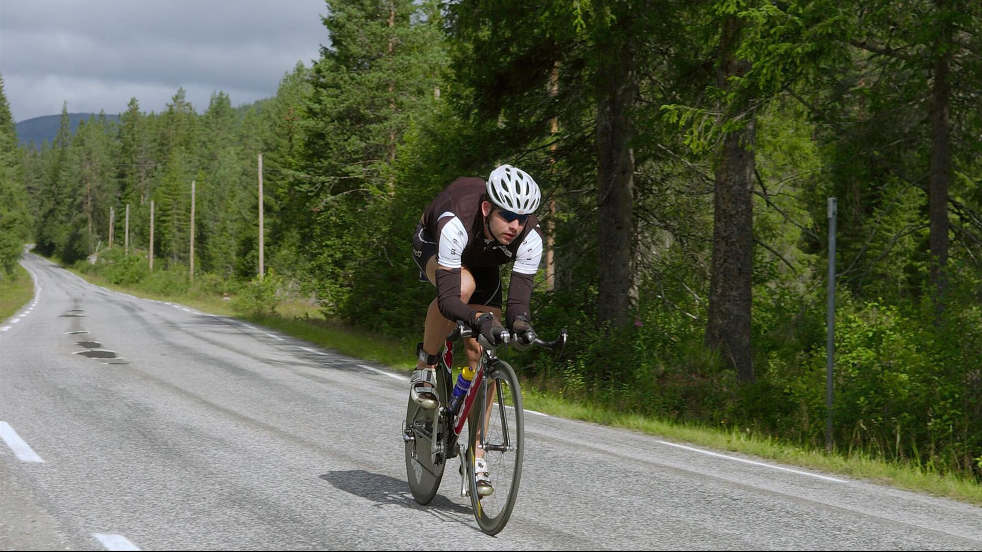 瑞典团队乒乓战术：如何利用反手技术创造优势，瑞典乒乓球厉害吗